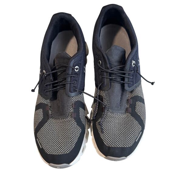 On Cloud Running Shoes – Women’s Size 9 (EU 40.5) – Black/White - Picture 3 of 7